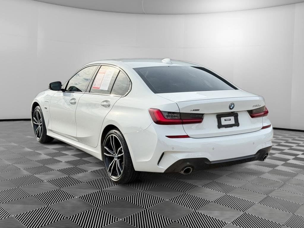 Used 2022 BMW 330e xDrive w/ M Sport Package image 4