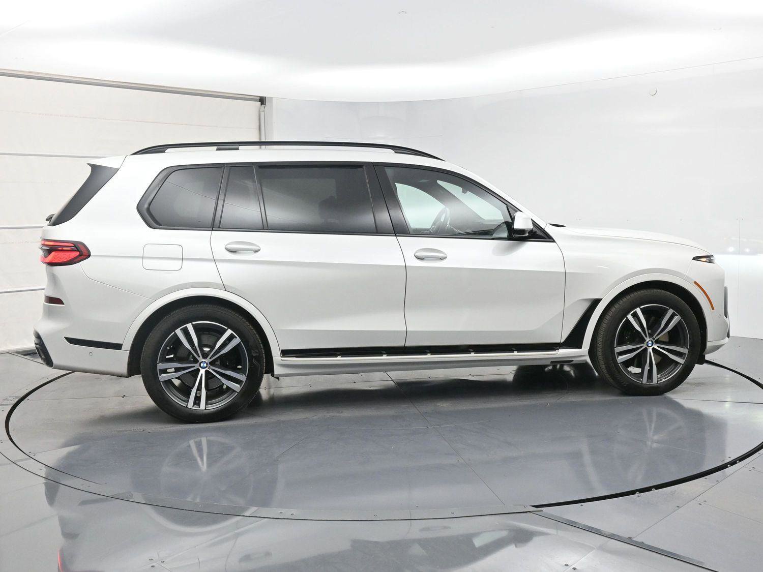 Used 2023 BMW X7 xDrive40i w/ Executive Package image 31