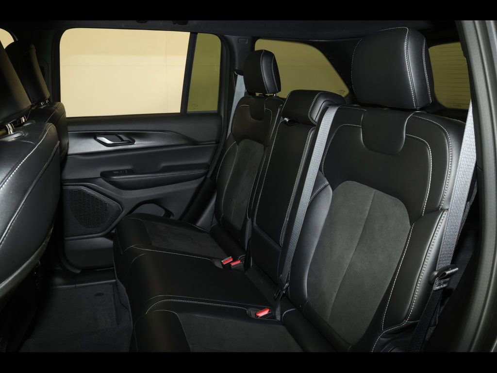 Used 2023 Jeep Grand Cherokee Altitude AWD/4WD image 28