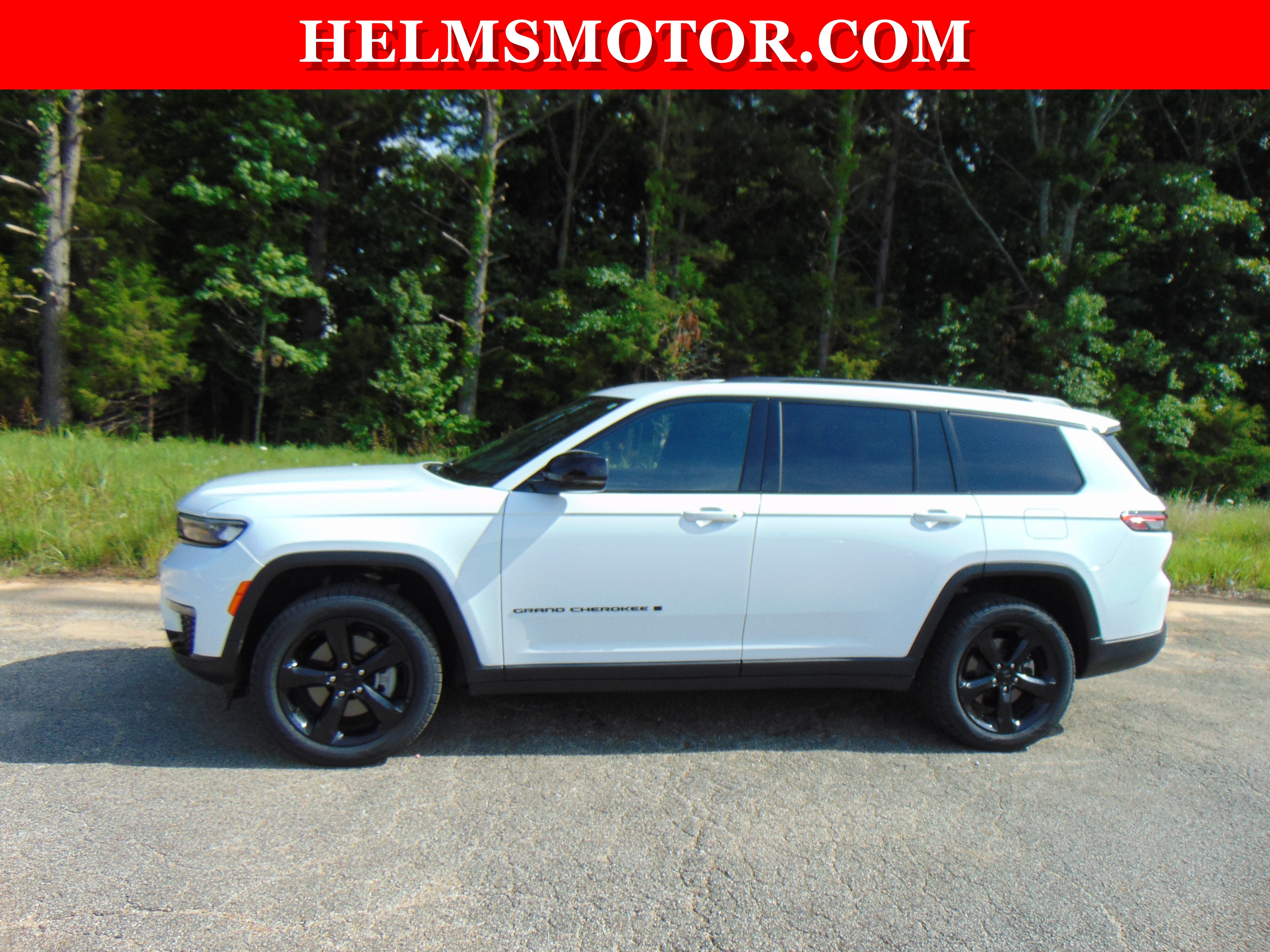 Used 2024 Jeep Grand Cherokee L Limited w/ Black Appearance Package AWD/4WD image 2