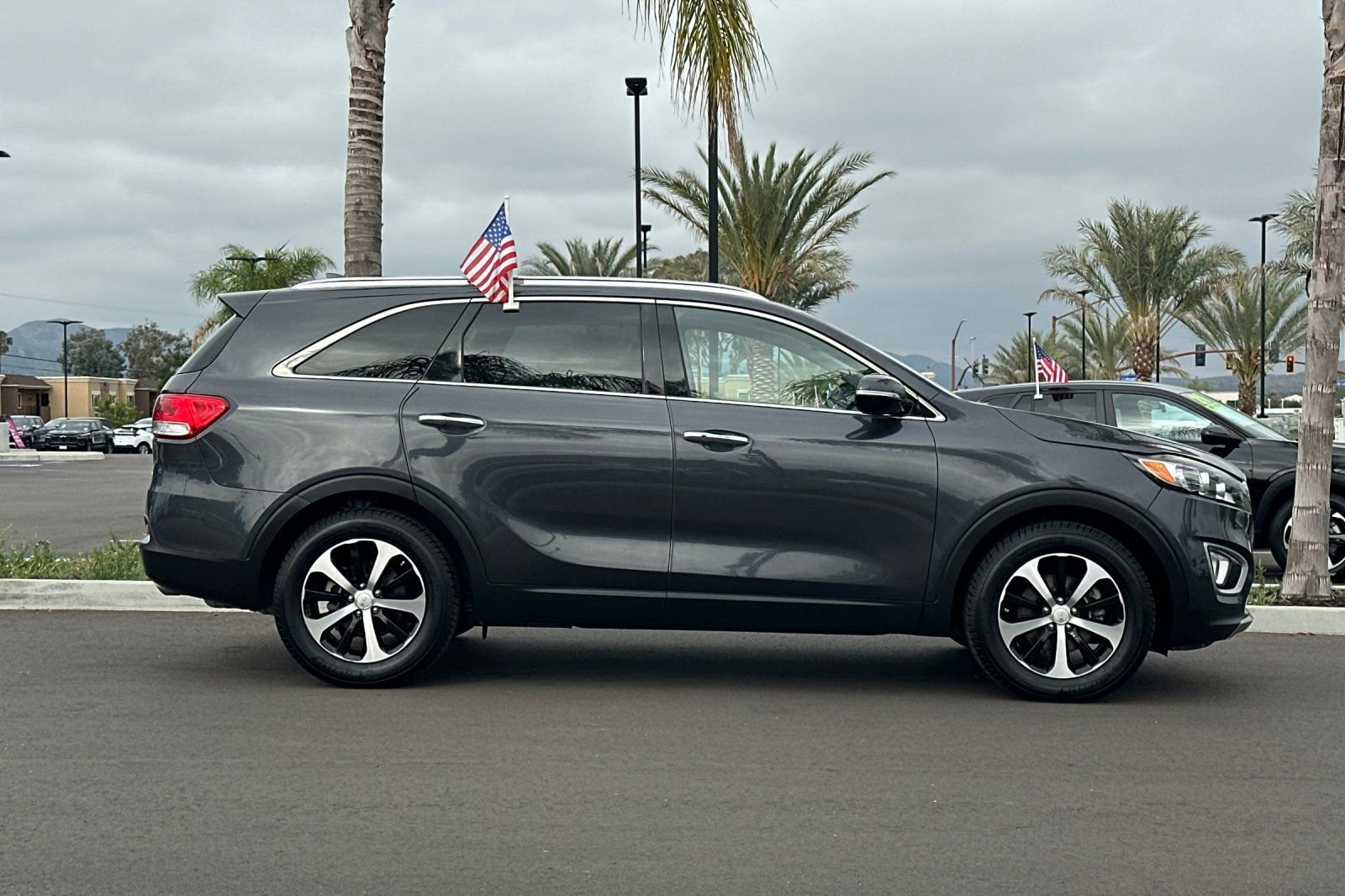 Used 2018 Kia Sorento EX w/ EX Advanced Touring Package FWD image 3