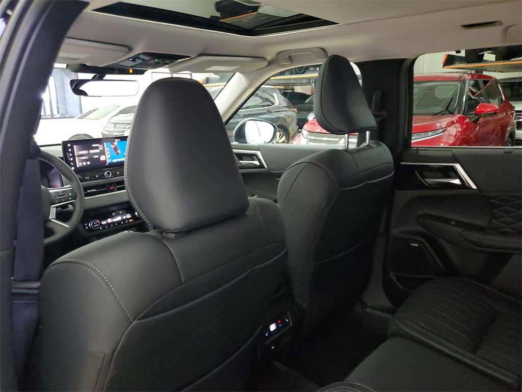 New 2025 Mitsubishi Outlander SEL image 14