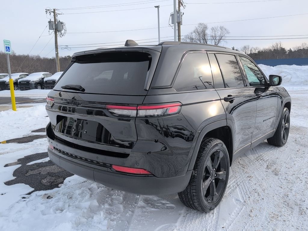Used 2023 Jeep Grand Cherokee Altitude image 7