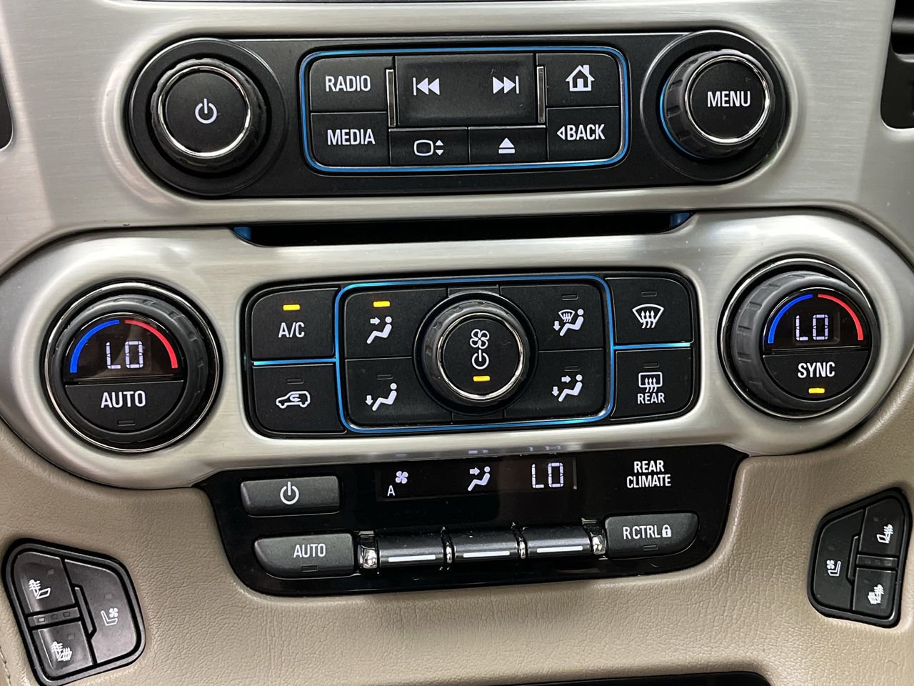 Used 2017 GMC Yukon SLT w/ Open Road Package AWD/4WD image 23