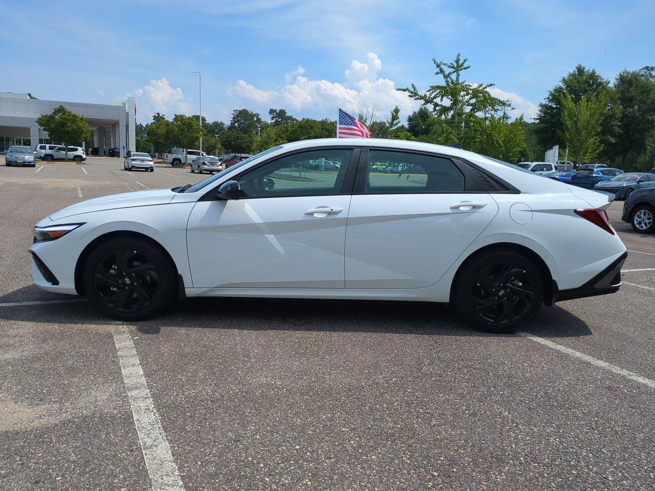 Used 2026 Hyundai Elantra Sport FWD image 7