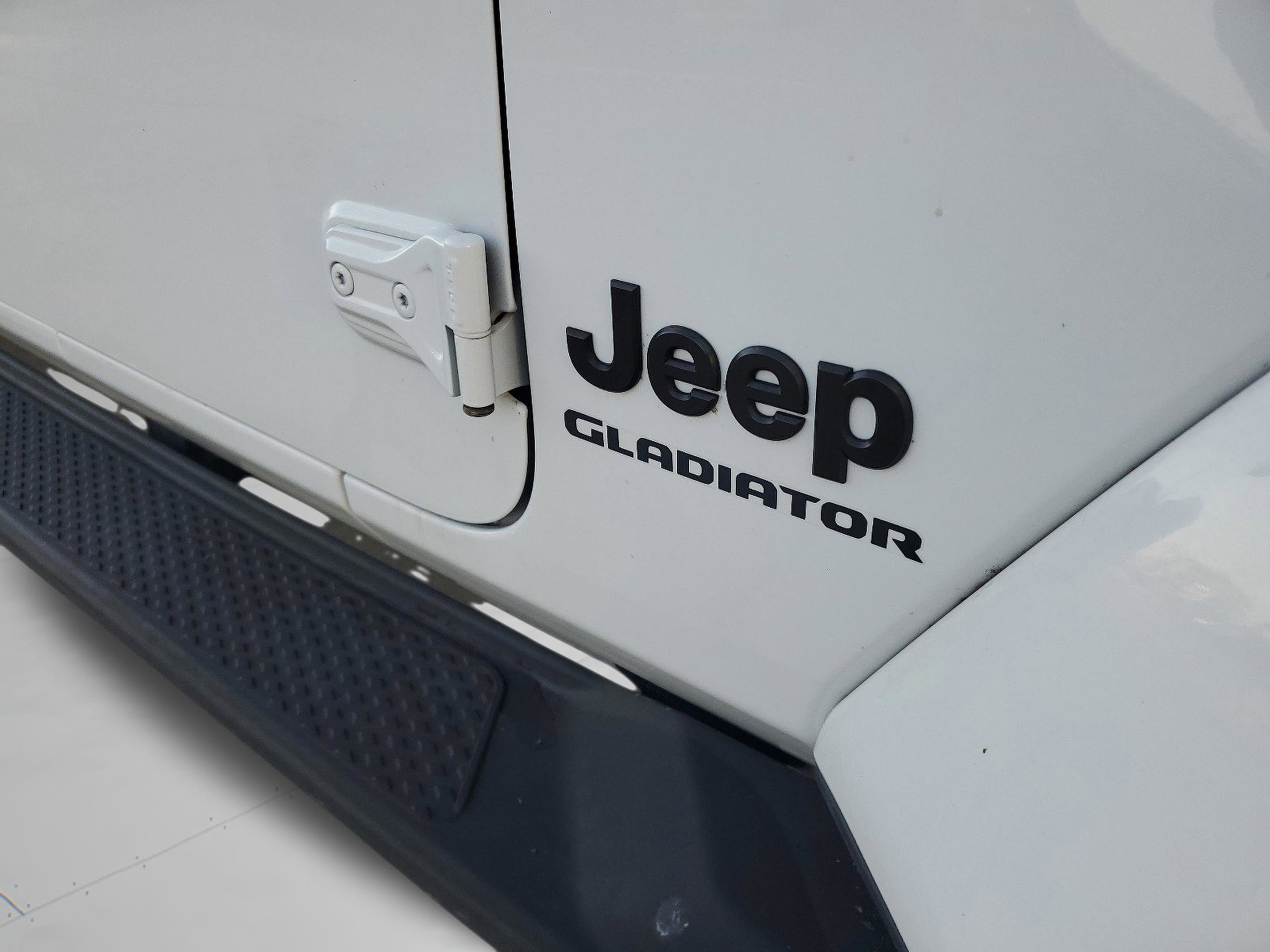 Used 2021 Jeep Gladiator Sport image 6