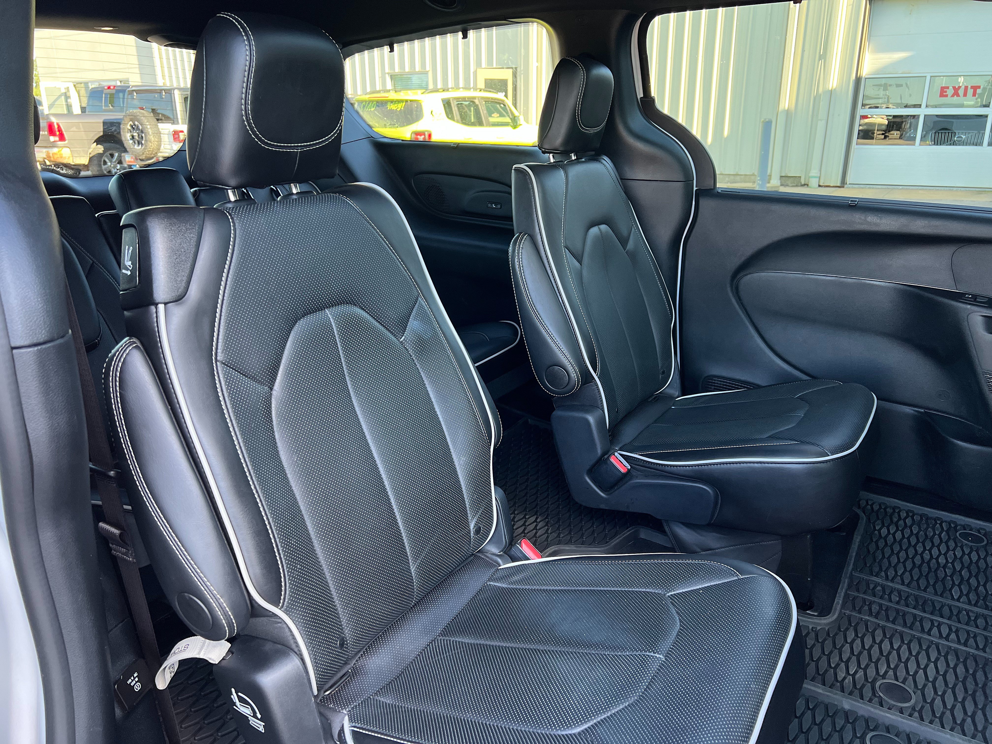 Used 2024 Chrysler Pacifica Limited w/ Uconnect Theater Family Group AWD/4WD image 25