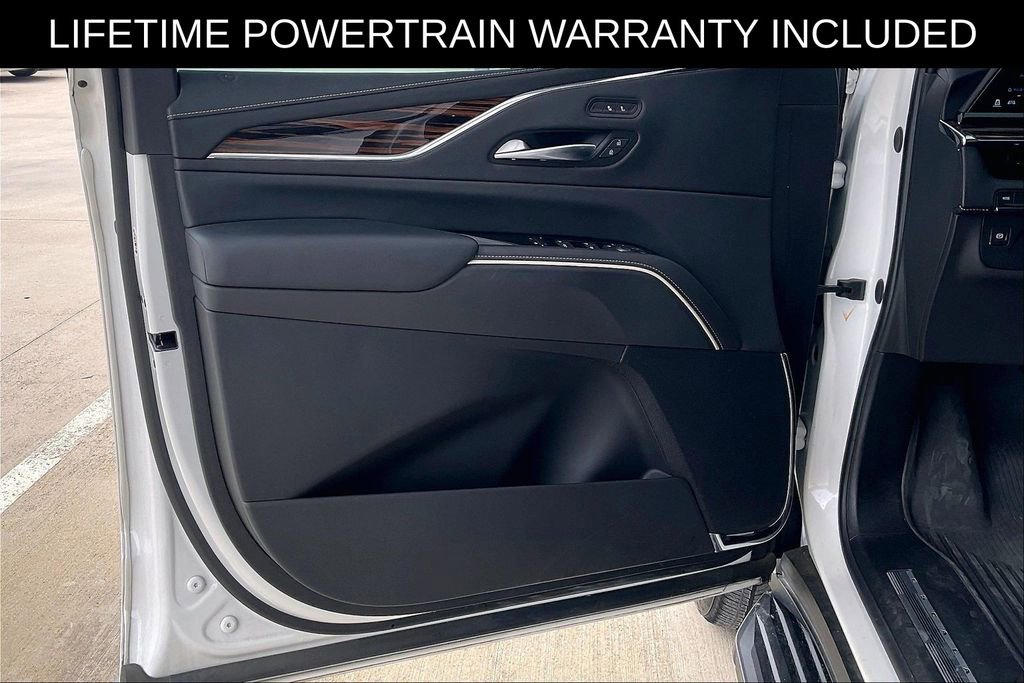 Used 2024 Cadillac Escalade Luxury RWD image 17