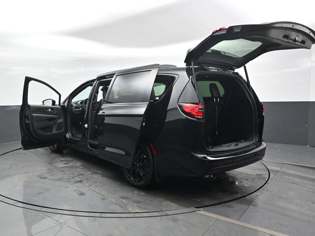 New 2026 Chrysler Pacifica Select image 47