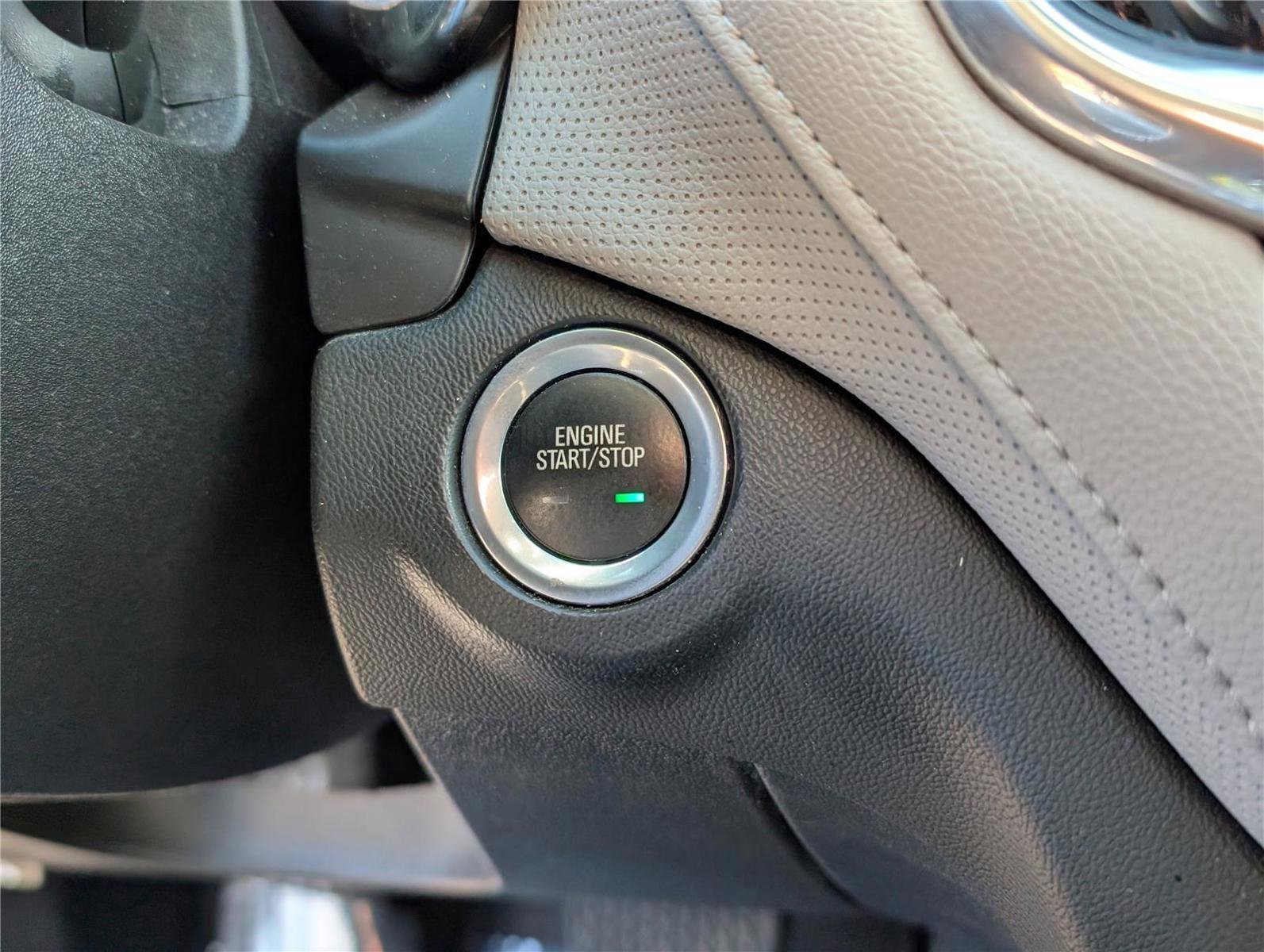 Used 2018 Chevrolet Equinox Premier image 24