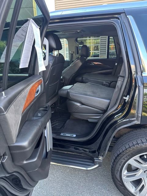 Used 2018 Cadillac Escalade Luxury AWD/4WD image 21