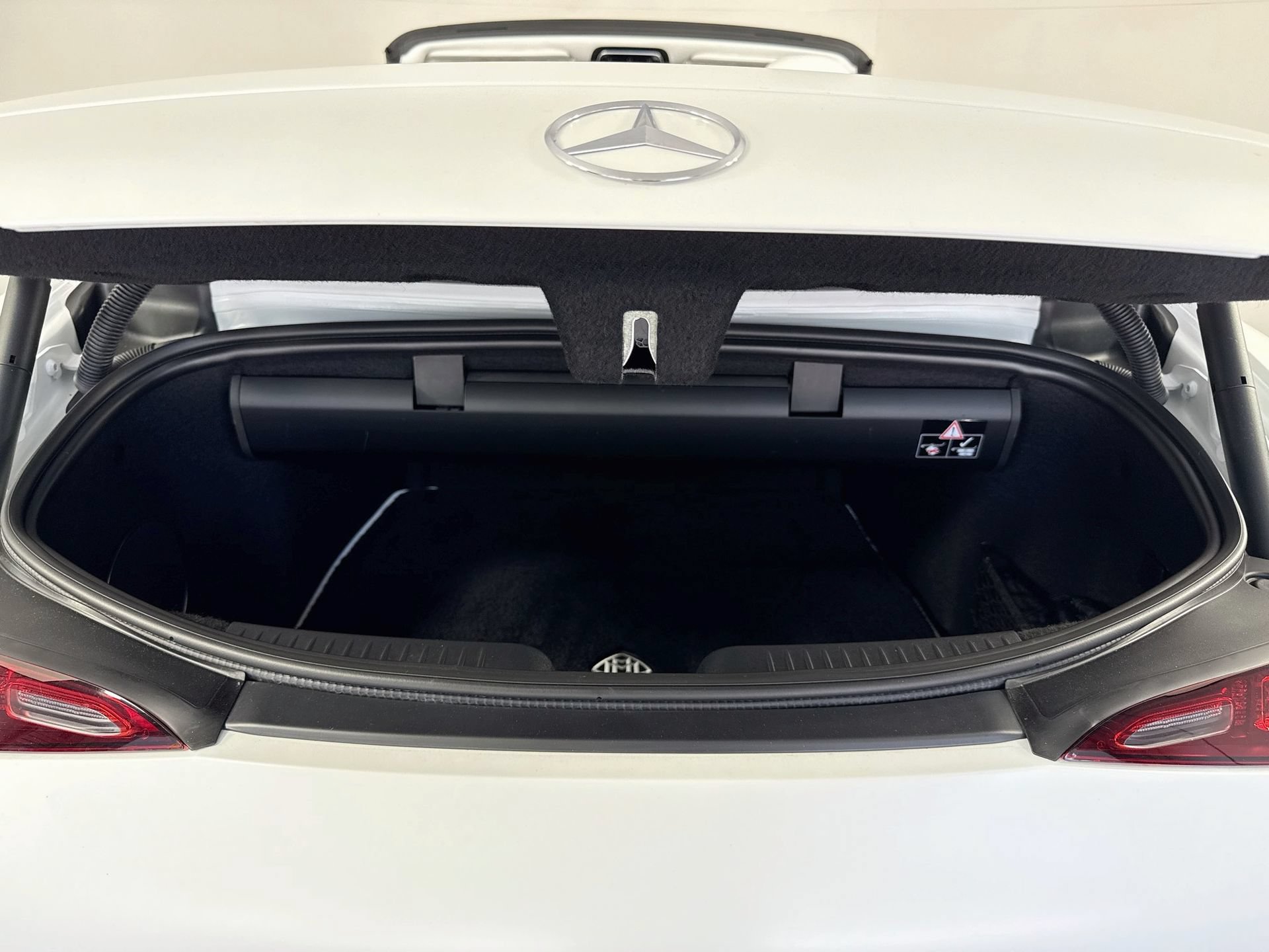 Used 2026 Mercedes-Benz Maybach SL 680 image 26