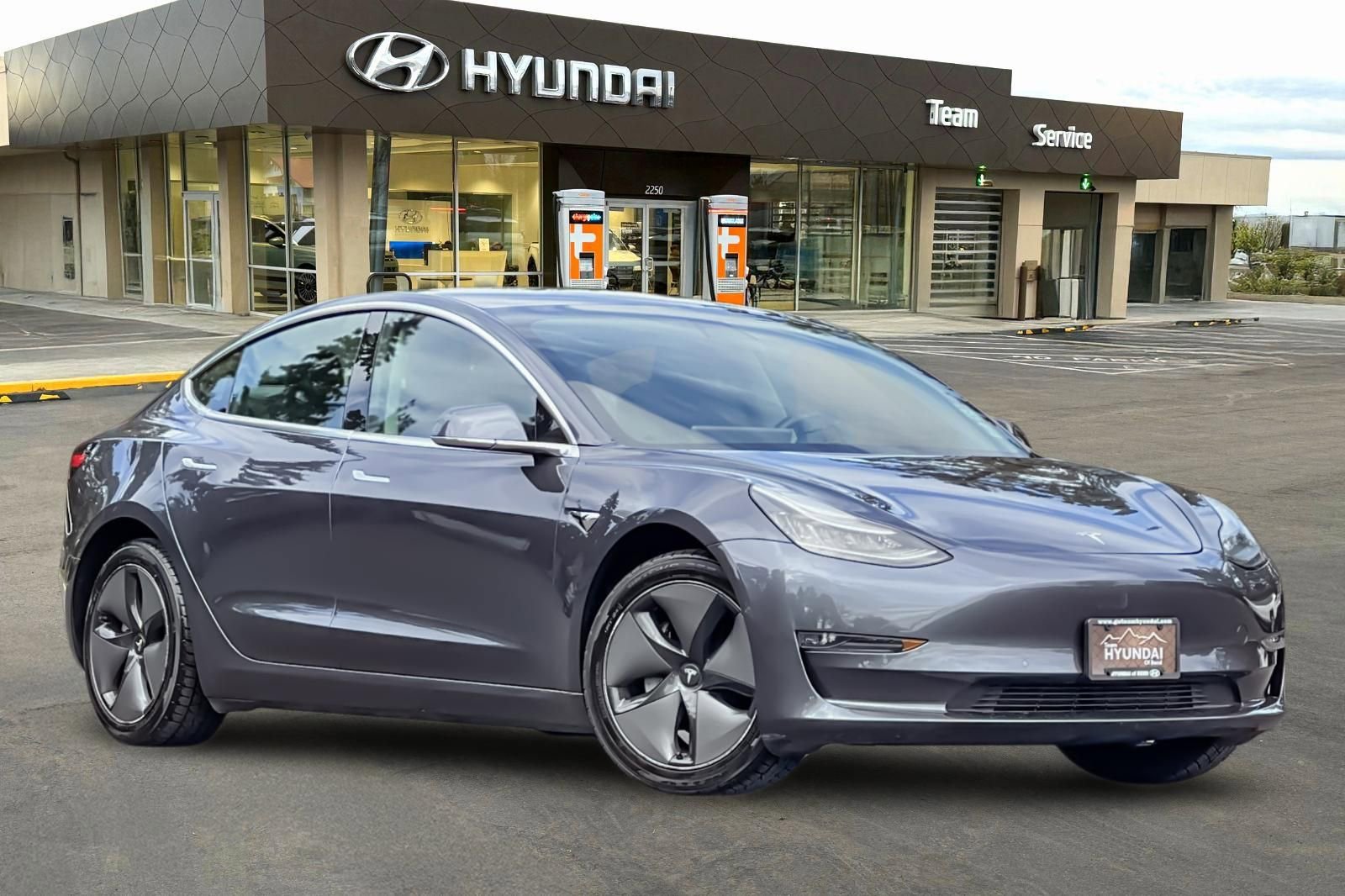 Used 2019 Tesla Model 3 Standard Range image 2