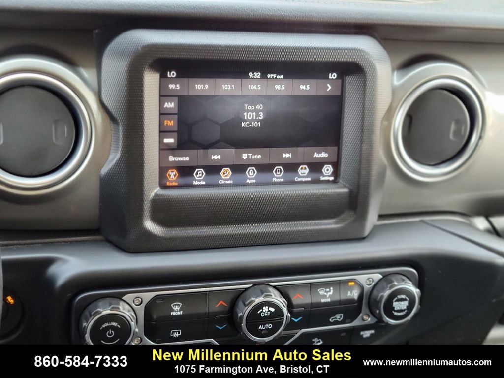 Used 2019 Jeep Wrangler Unlimited Sahara image 18