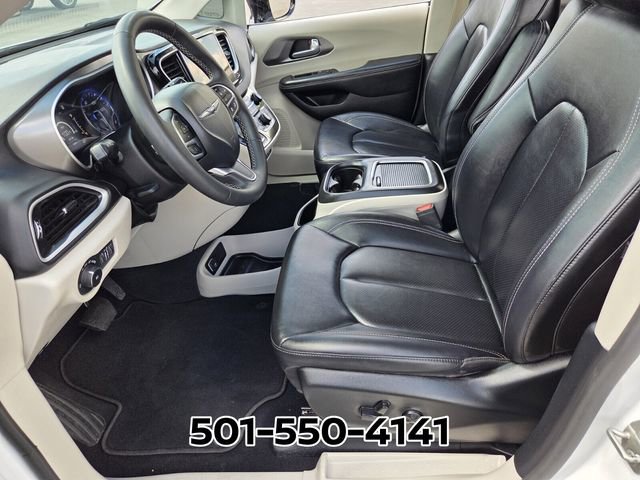 Used 2024 Chrysler Pacifica Touring-L image 9