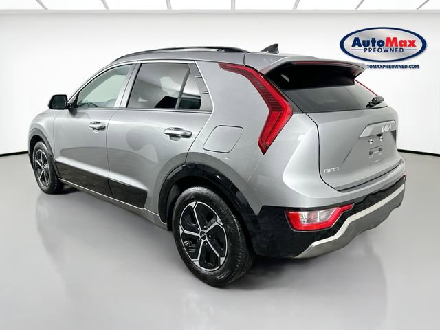 Used 2023 Kia Niro SX image 6