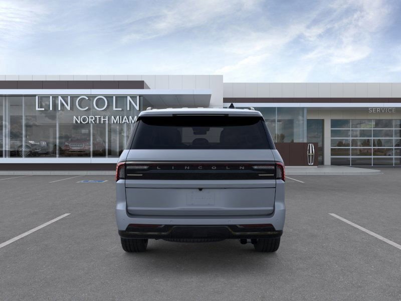 New 2025 Lincoln Navigator Reserve w/ Jet Appearance Package image 5