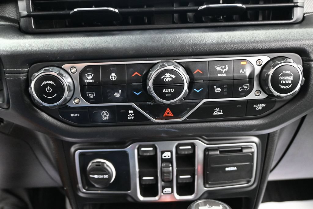 Used 2024 Jeep Wrangler Unlimited Sahara w/ Technology Group AWD/4WD image 12
