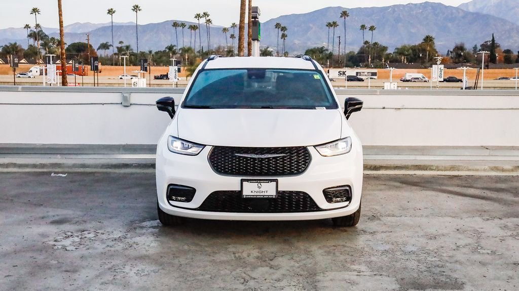 New 2026 Chrysler Pacifica Select w/ S Appearance Package image 3