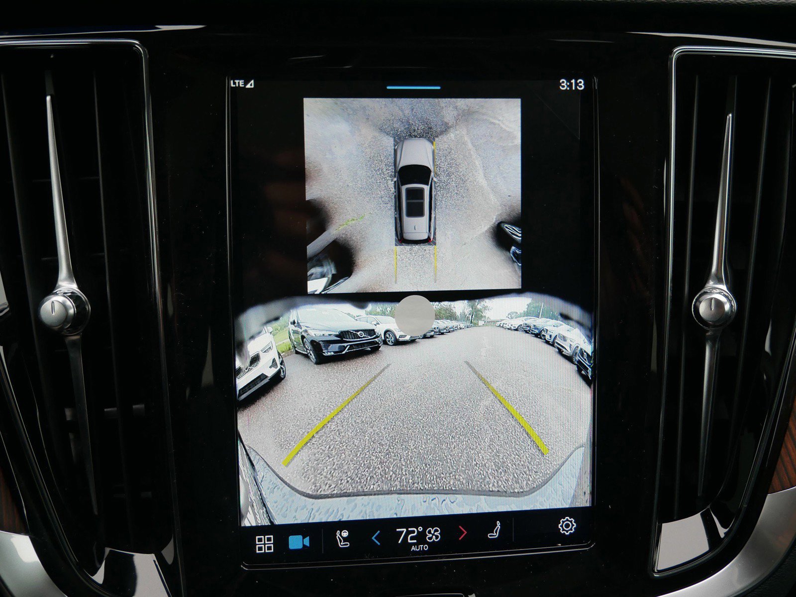 New 2025 Volvo V60 B5 Cross Country Plus w/ Climate Package image 10