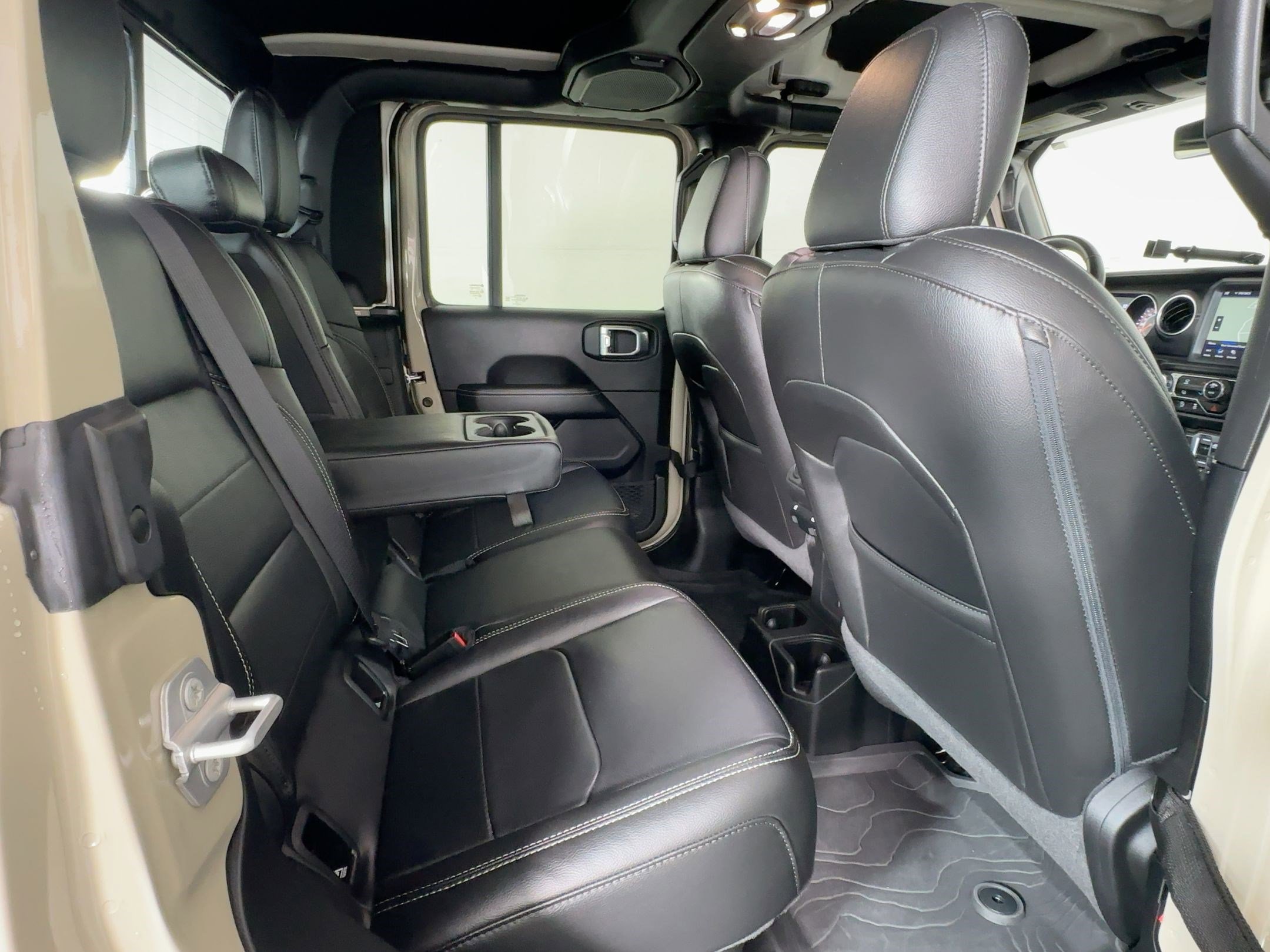 Used 2022 Jeep Gladiator Overland w/ Popular Equipment Package image 29