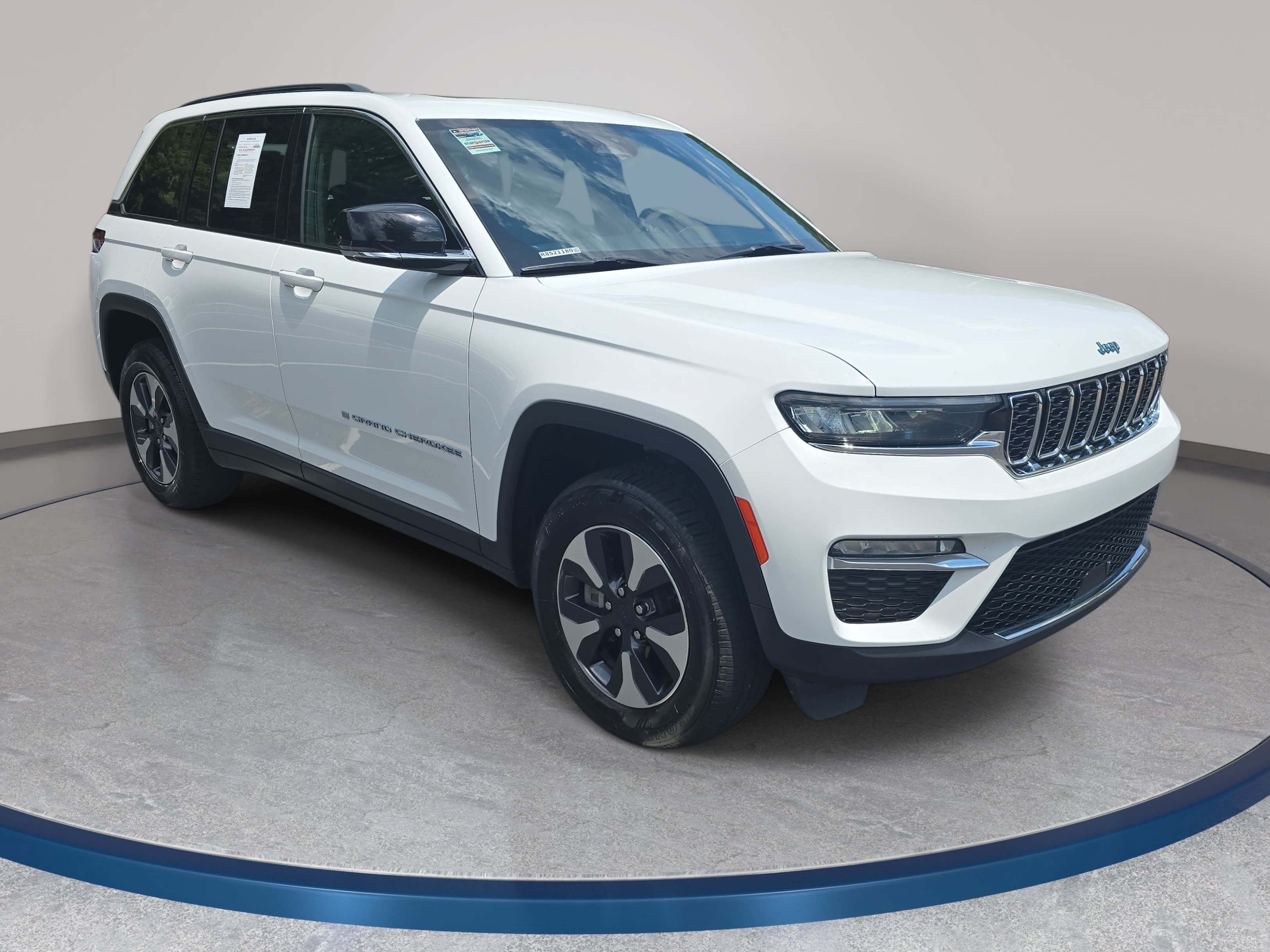 Used 2024 Jeep Grand Cherokee Limited 4xe AWD/4WD image 3