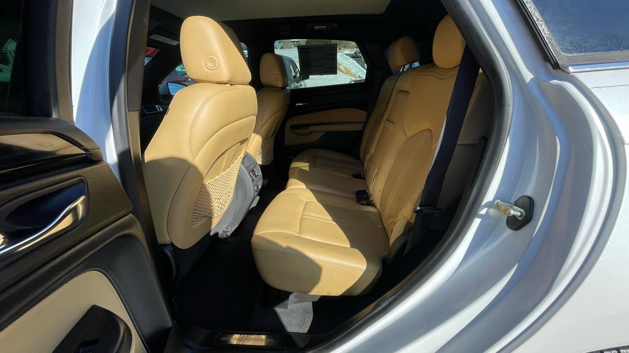 Used 2014 Cadillac SRX Luxury w/ Driver Awareness Package image 22