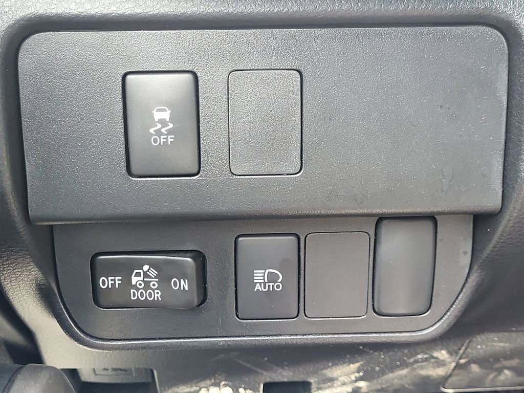Used 2023 Toyota Tacoma SR5 w/ Technology Package image 30
