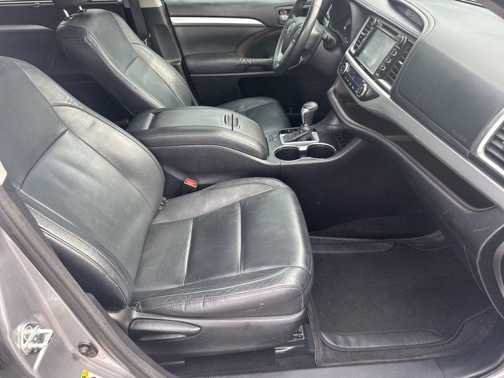 Used 2015 Toyota Highlander XLE FWD image 13