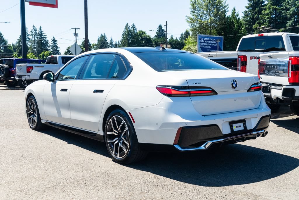 Used 2025 BMW 740i xDrive w/ Premium Package AWD/4WD image 4