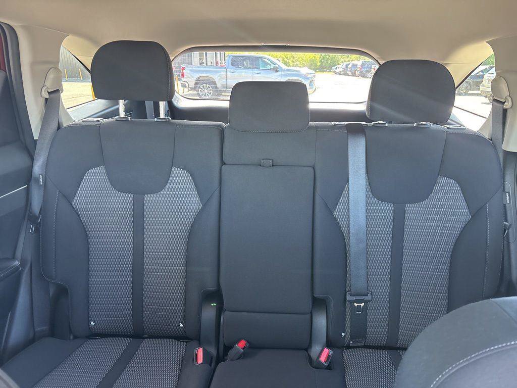Used 2025 Kia Sorento LX FWD image 31