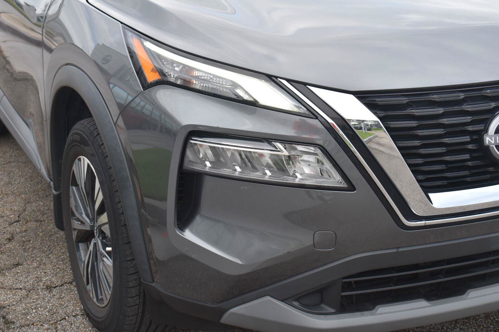 Used 2023 Nissan Rogue SV w/ SV Premium B Package FWD image 16