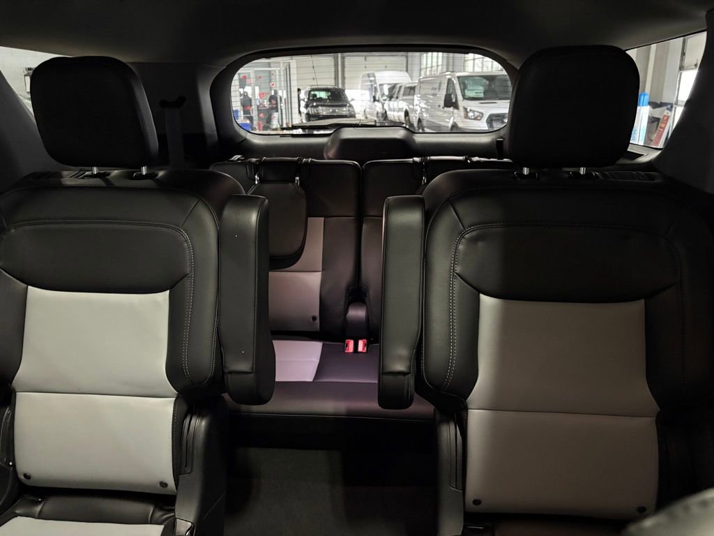 Used 2023 Ford Explorer XLT w/ Equipment Group 202A image 23