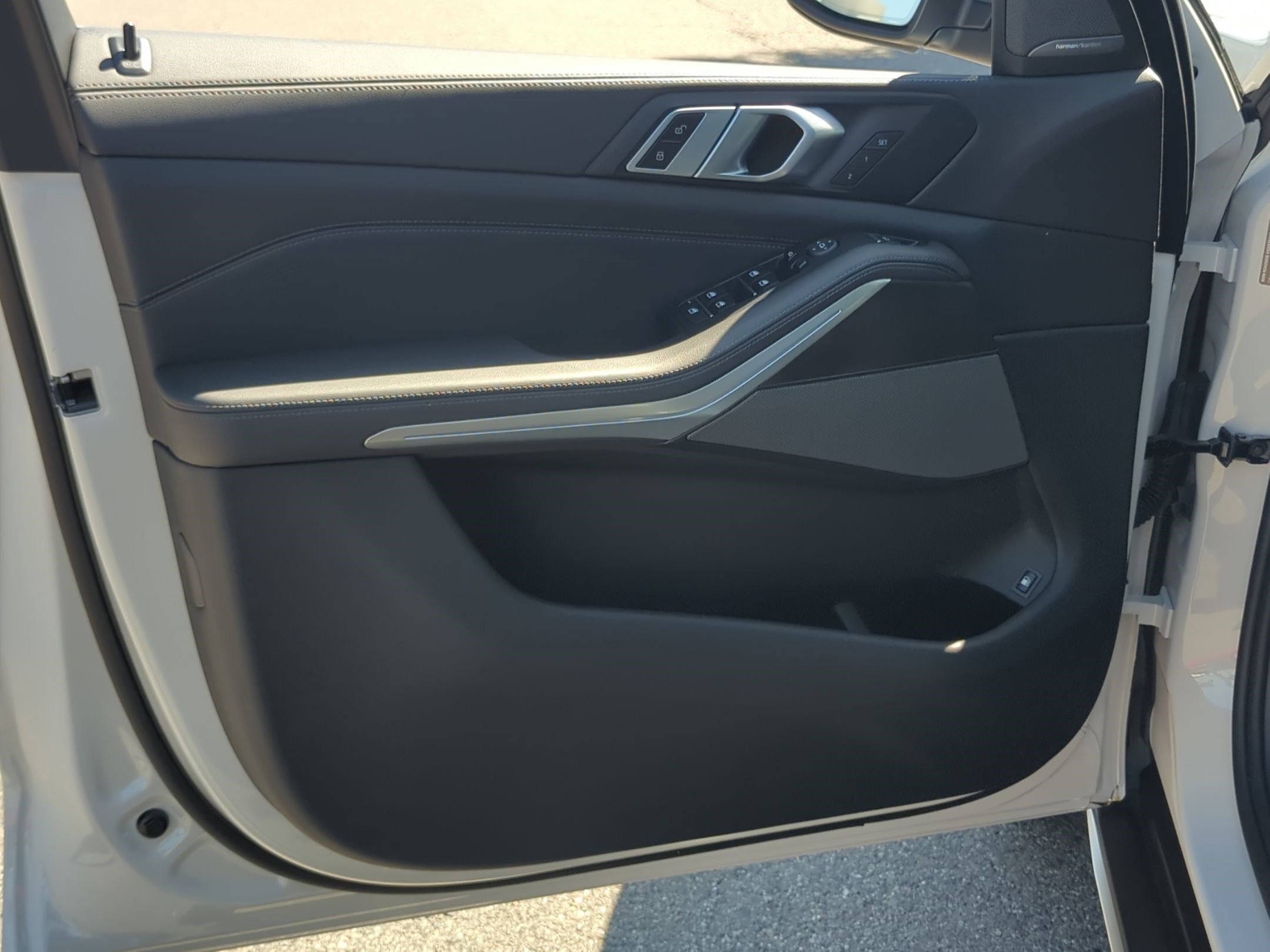 Used 2025 BMW X5 xDrive50e w/ Premium Package image 14