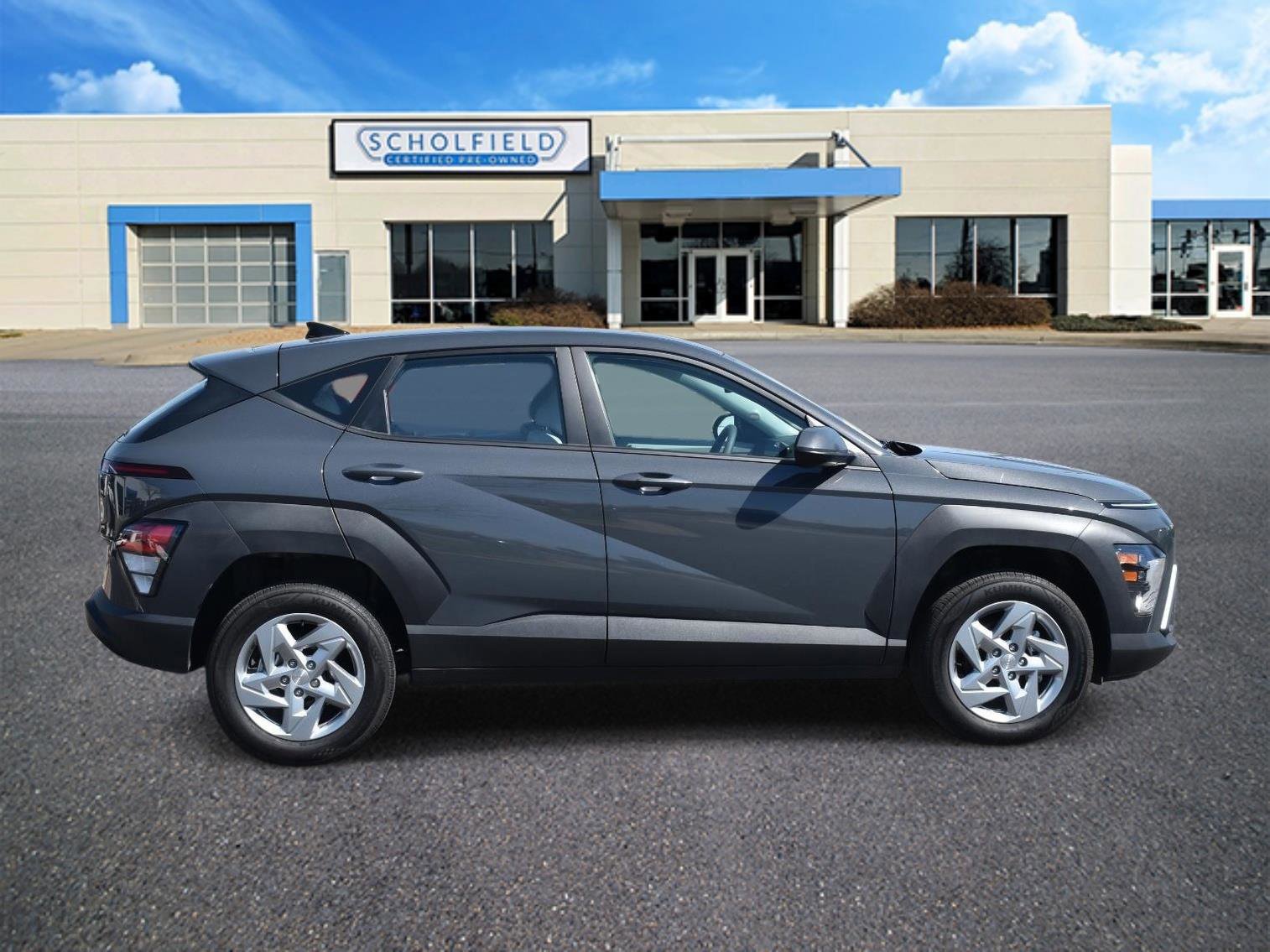 Used 2024 Hyundai Kona SE image 2