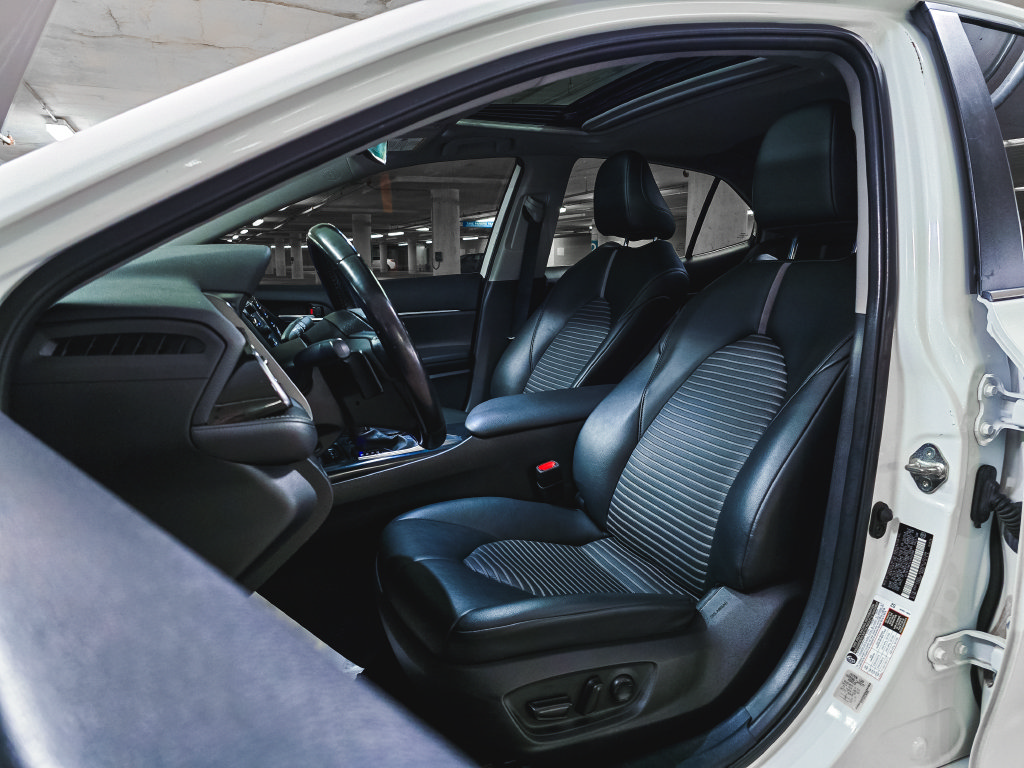 Used 2020 Toyota Camry SE FWD image 18