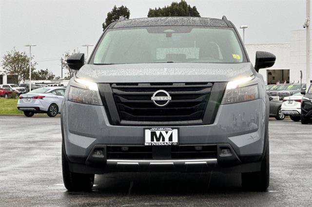 New 2025 Nissan Pathfinder Platinum image 9