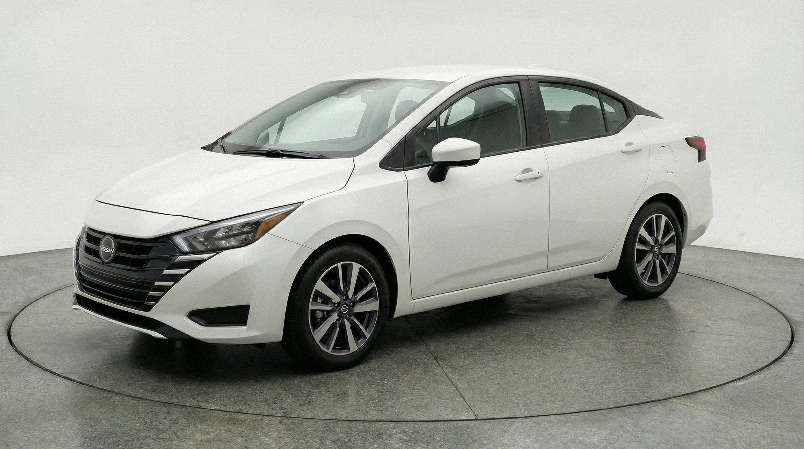 Used 2025 Nissan Versa SV FWD image 3