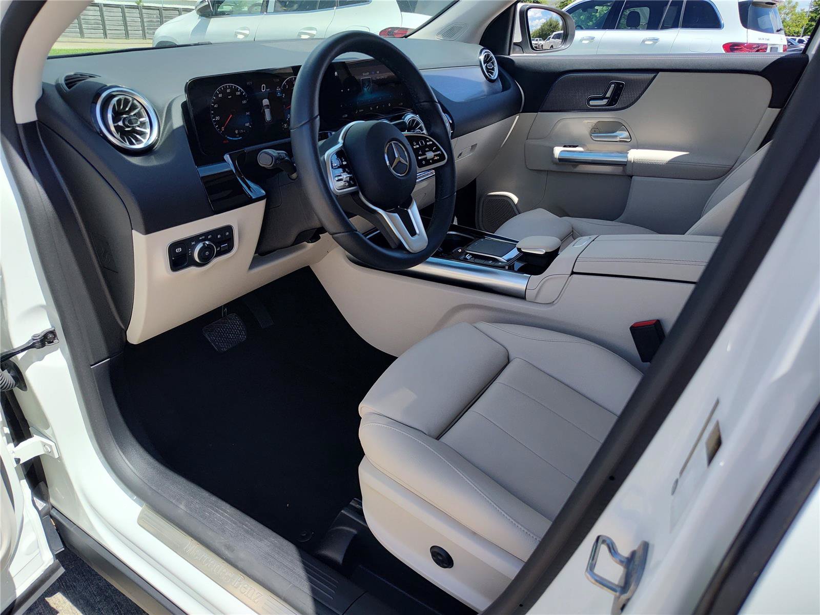 Used 2023 Mercedes-Benz GLA 250 image 2