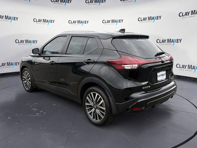 Used 2022 Nissan Kicks SV FWD image 3