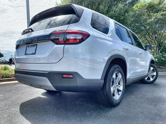 Used 2025 Honda Pilot EX-L image 8