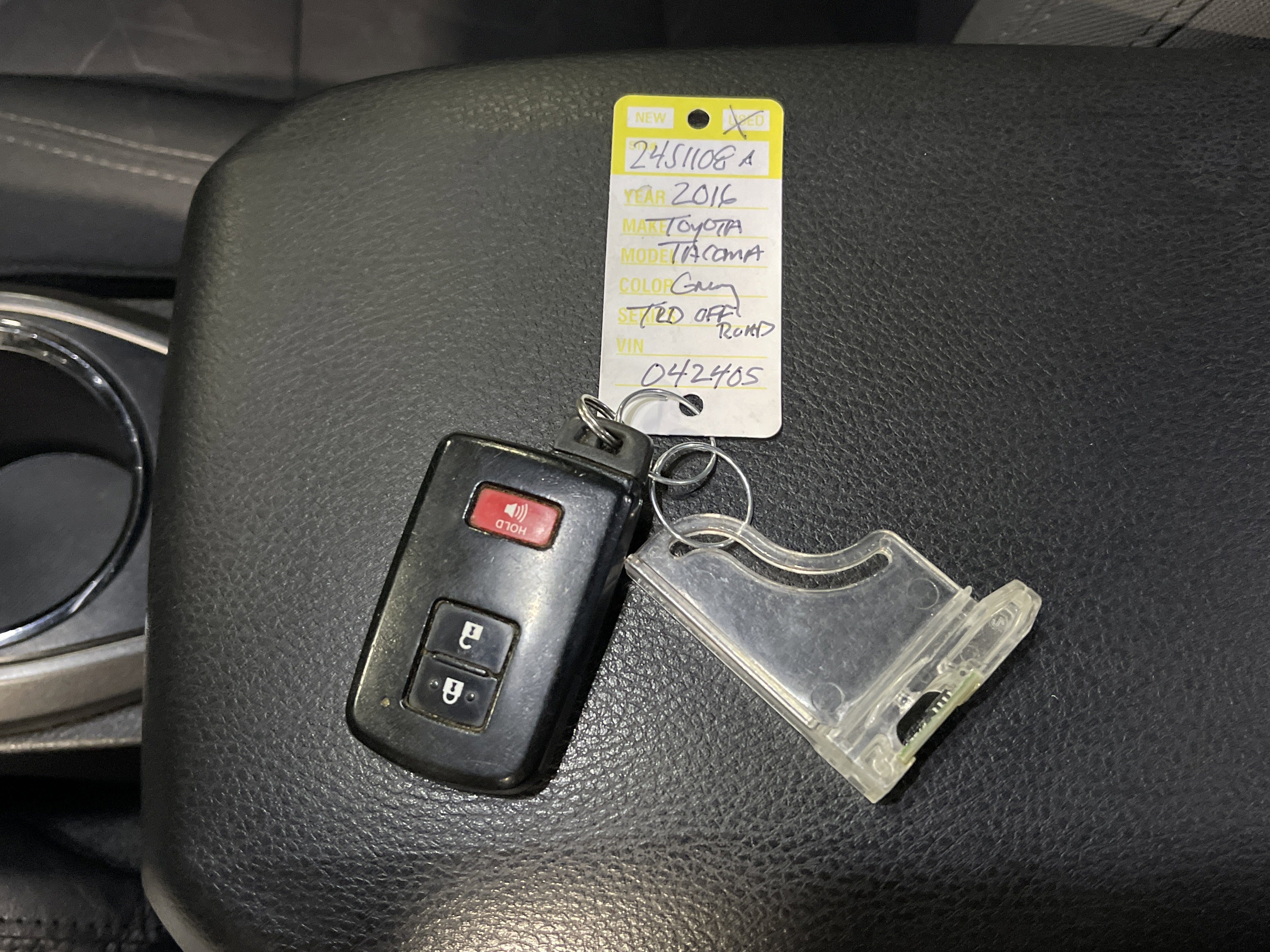 Used 2016 Toyota Tacoma TRD Off-Road image 28