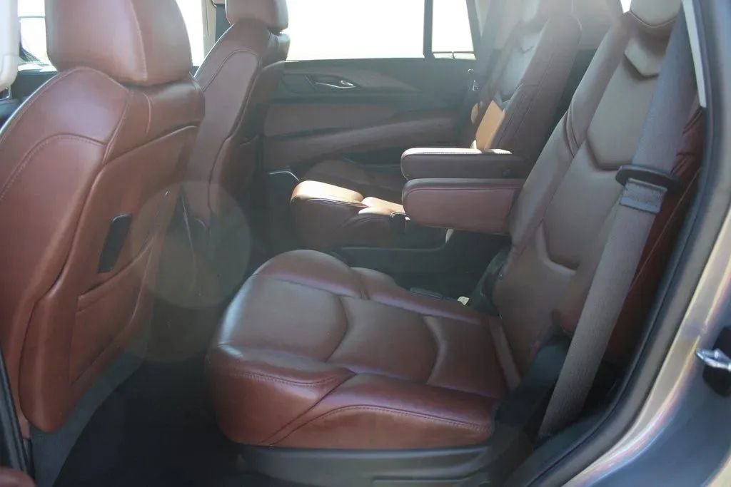 Used 2018 Cadillac Escalade Premium Luxury image 20