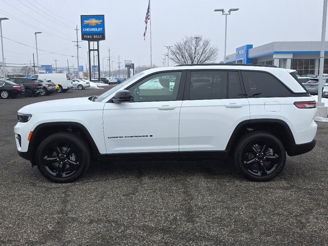 Certified 2025 Jeep Grand Cherokee Altitude image 13