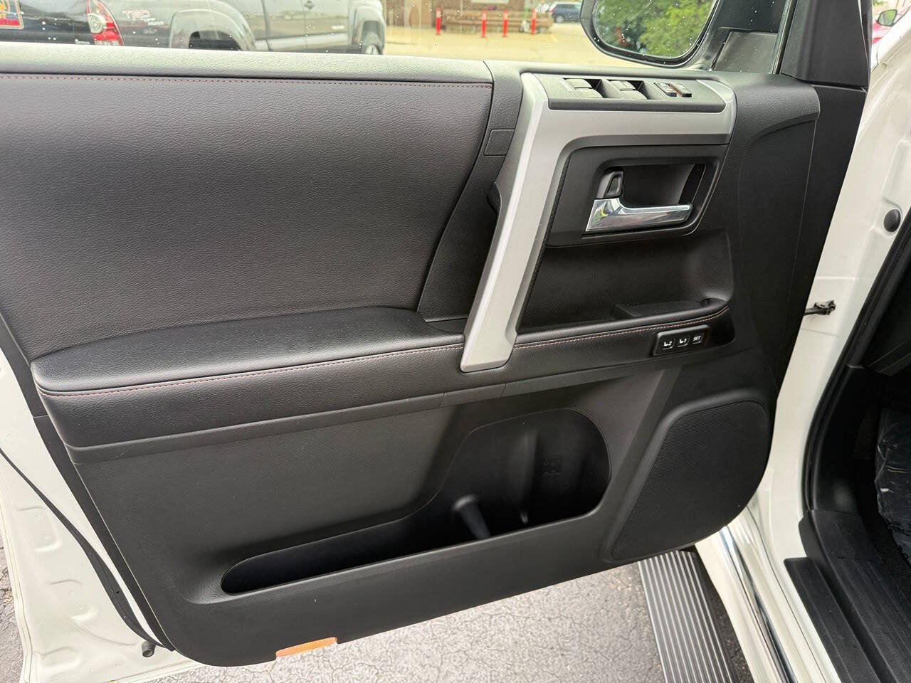 Used 2016 Toyota 4Runner Limited AWD/4WD image 59