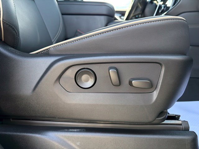 Used 2025 GMC Yukon XL Elevation AWD/4WD image 34