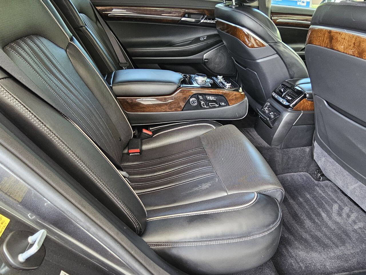 Used 2017 Genesis G90 5.0 Ultimate RWD image 11