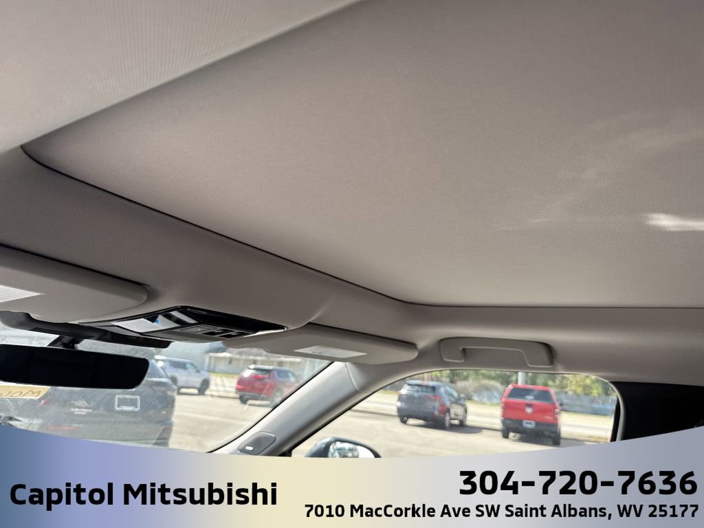 New 2025 Mitsubishi Outlander SEL image 15