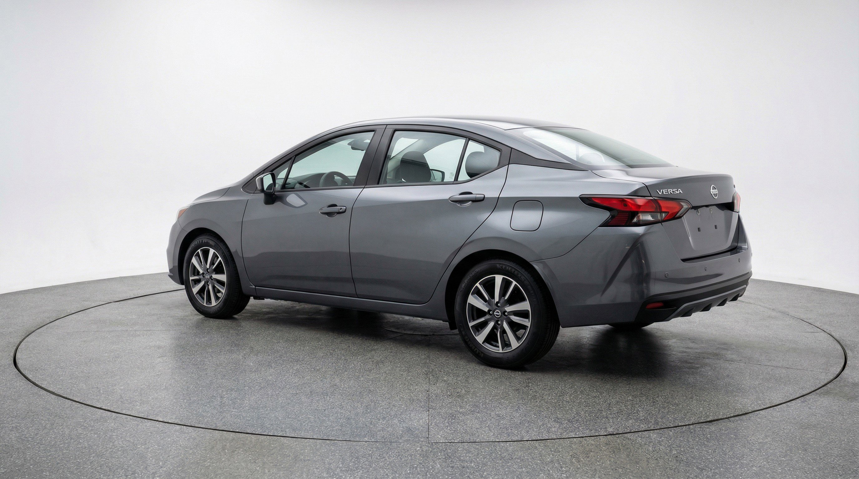 Used 2025 Nissan Versa SV image 6