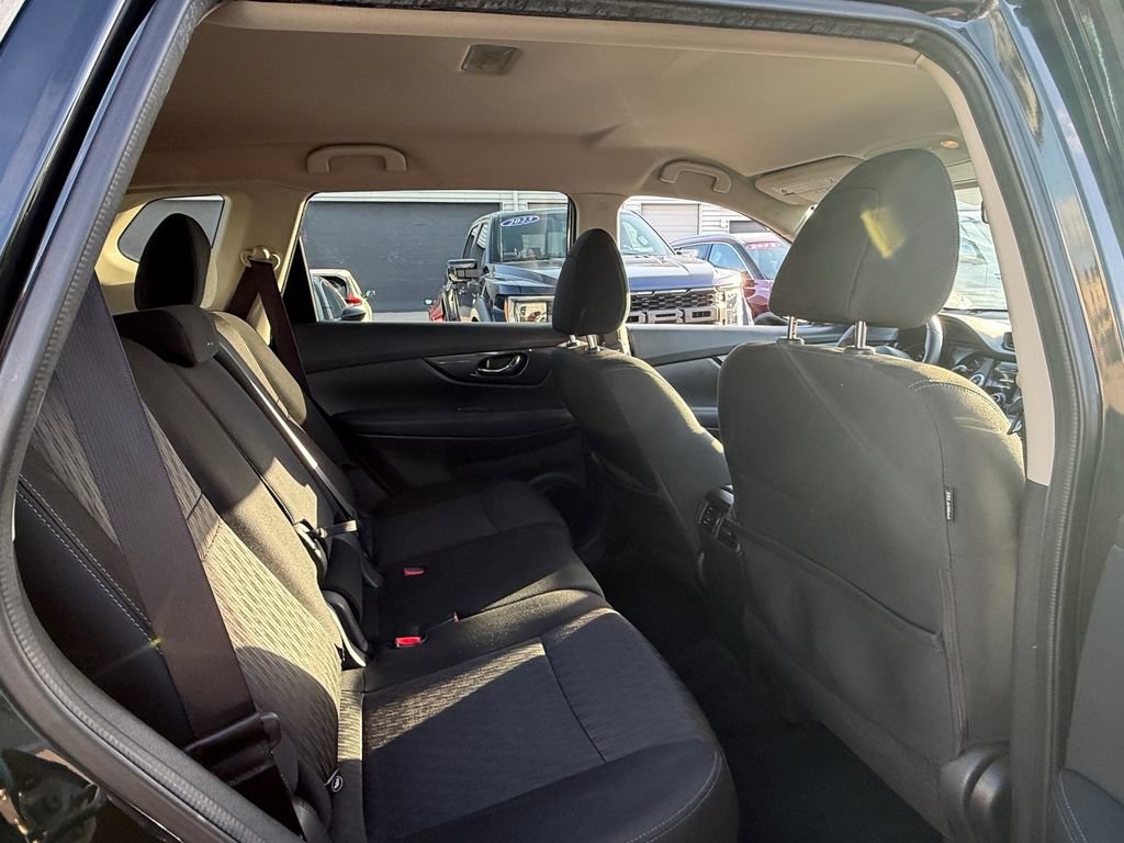 Used 2017 Nissan Rogue SV AWD/4WD image 13